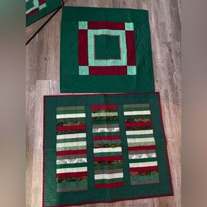 VTG Festive Holiday Quilted Place Mats Centerpieces Red Green Christmas